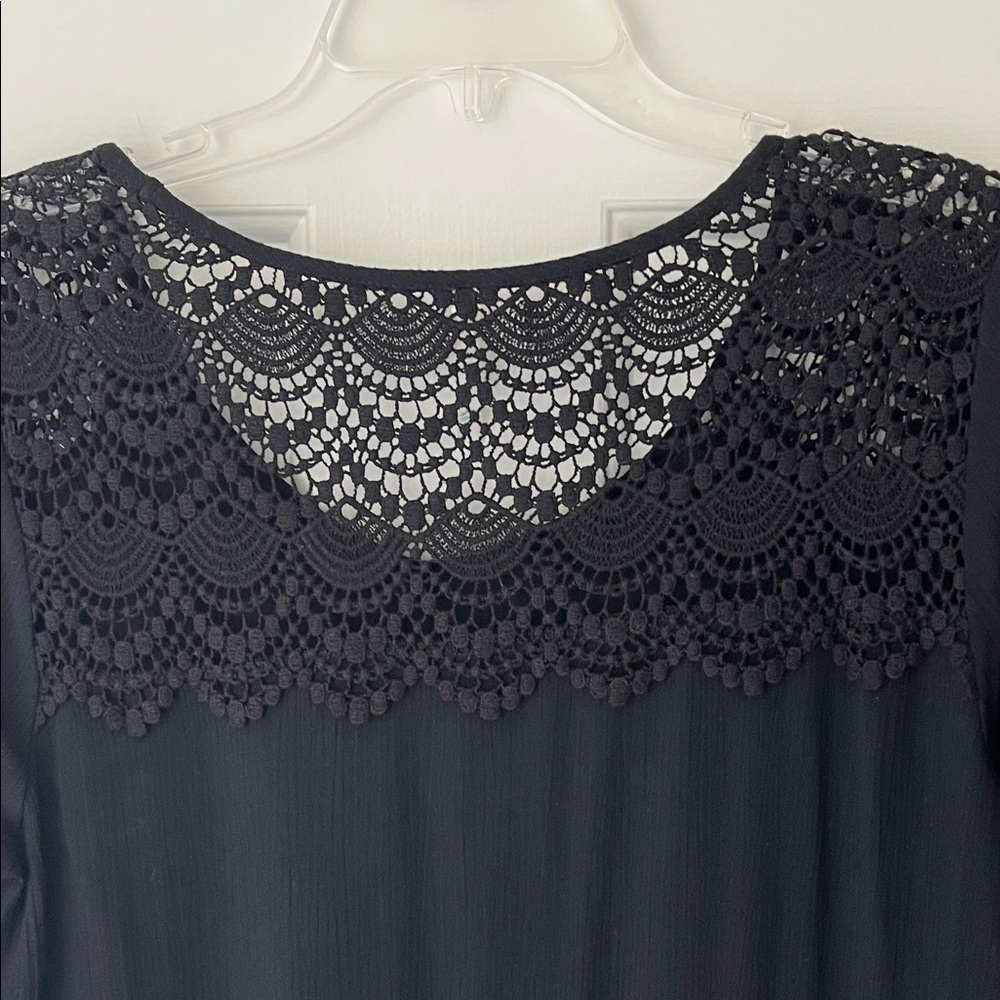 Elegant Black Lace Women's Blouse - Picture 6 of 9